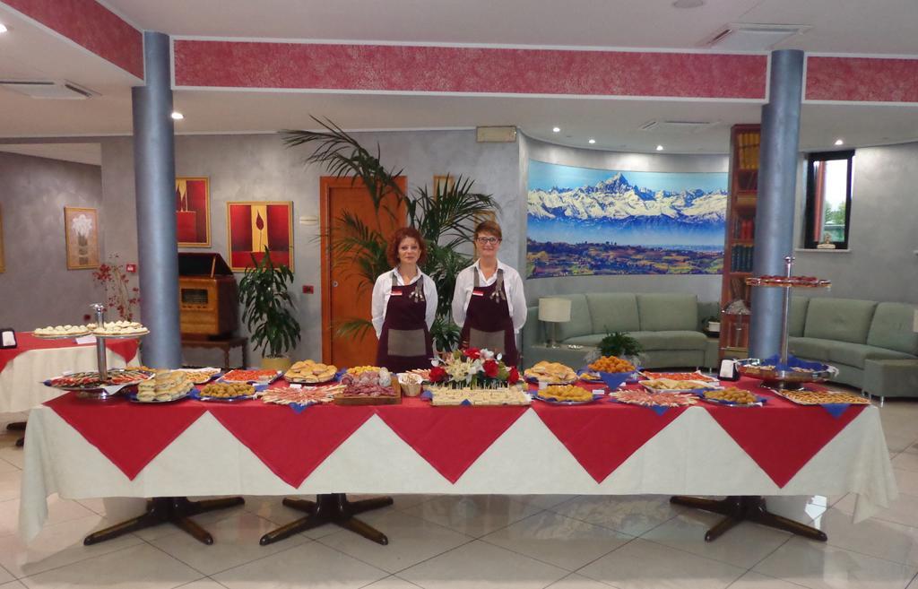 Hotel Brindor Poirino Ngoại thất bức ảnh