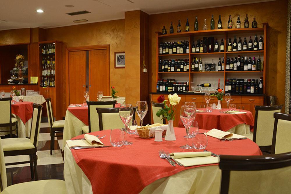 Hotel Brindor Poirino Ngoại thất bức ảnh