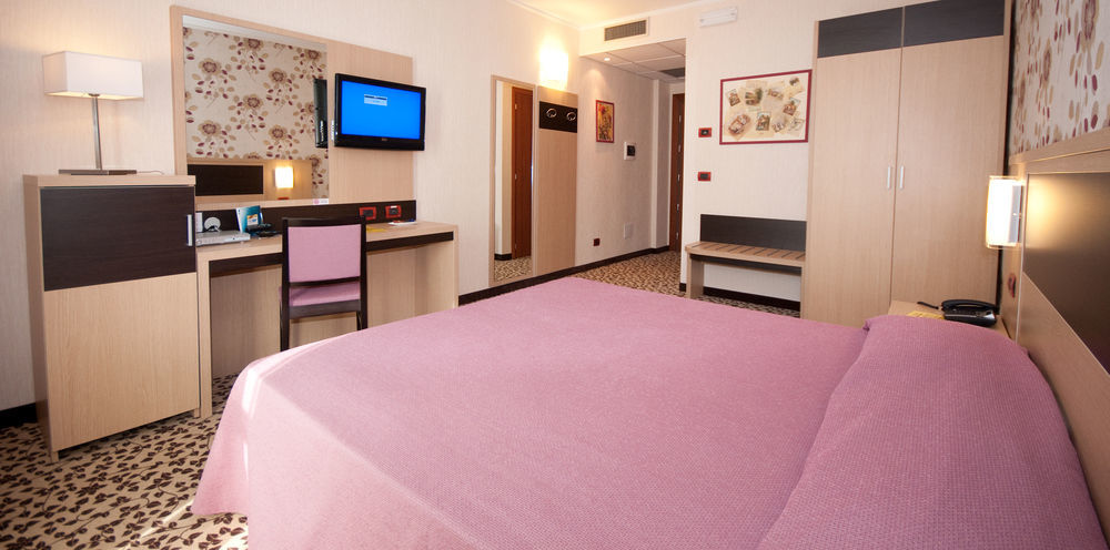 Hotel Brindor Poirino Ngoại thất bức ảnh
