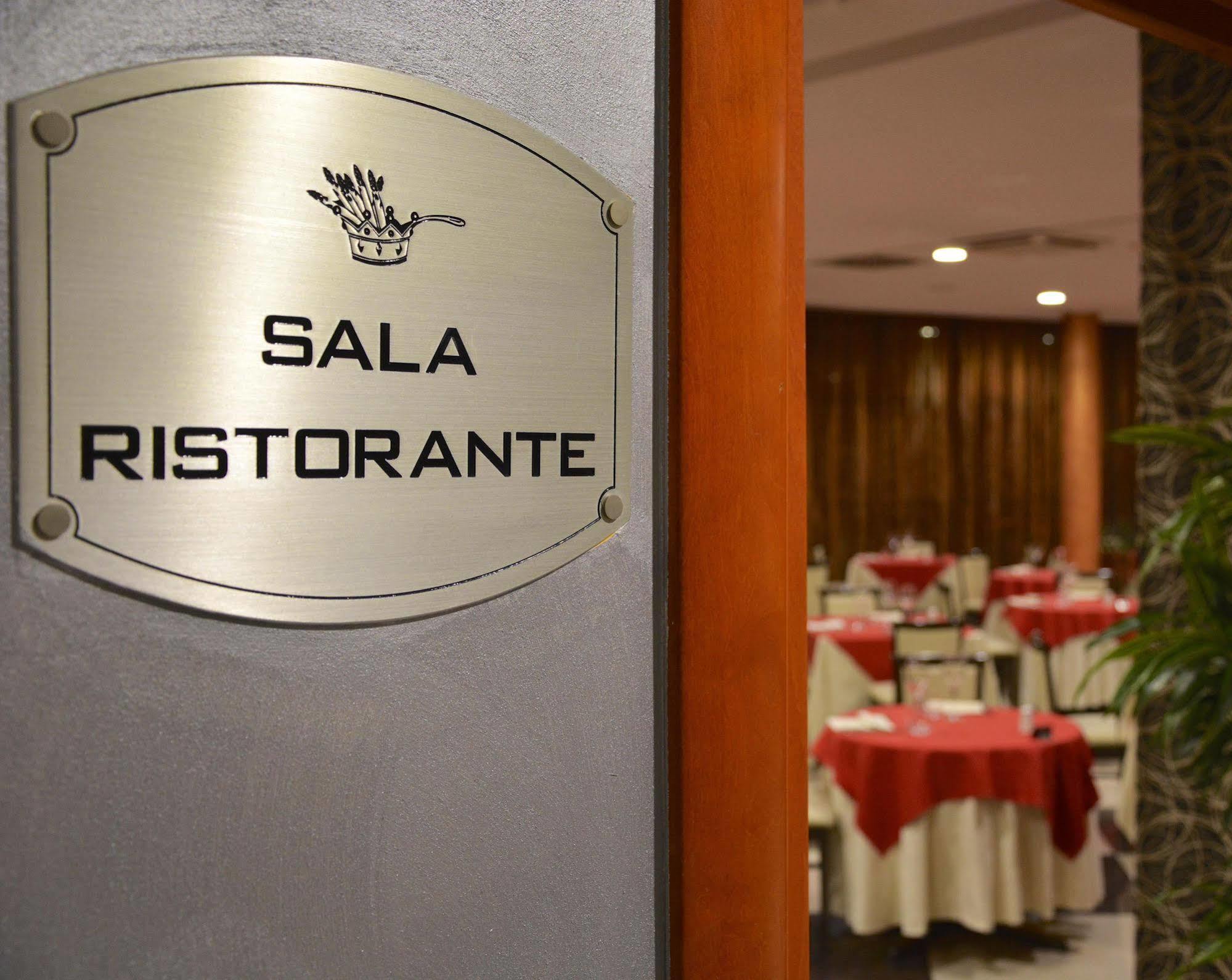 Hotel Brindor Poirino Ngoại thất bức ảnh