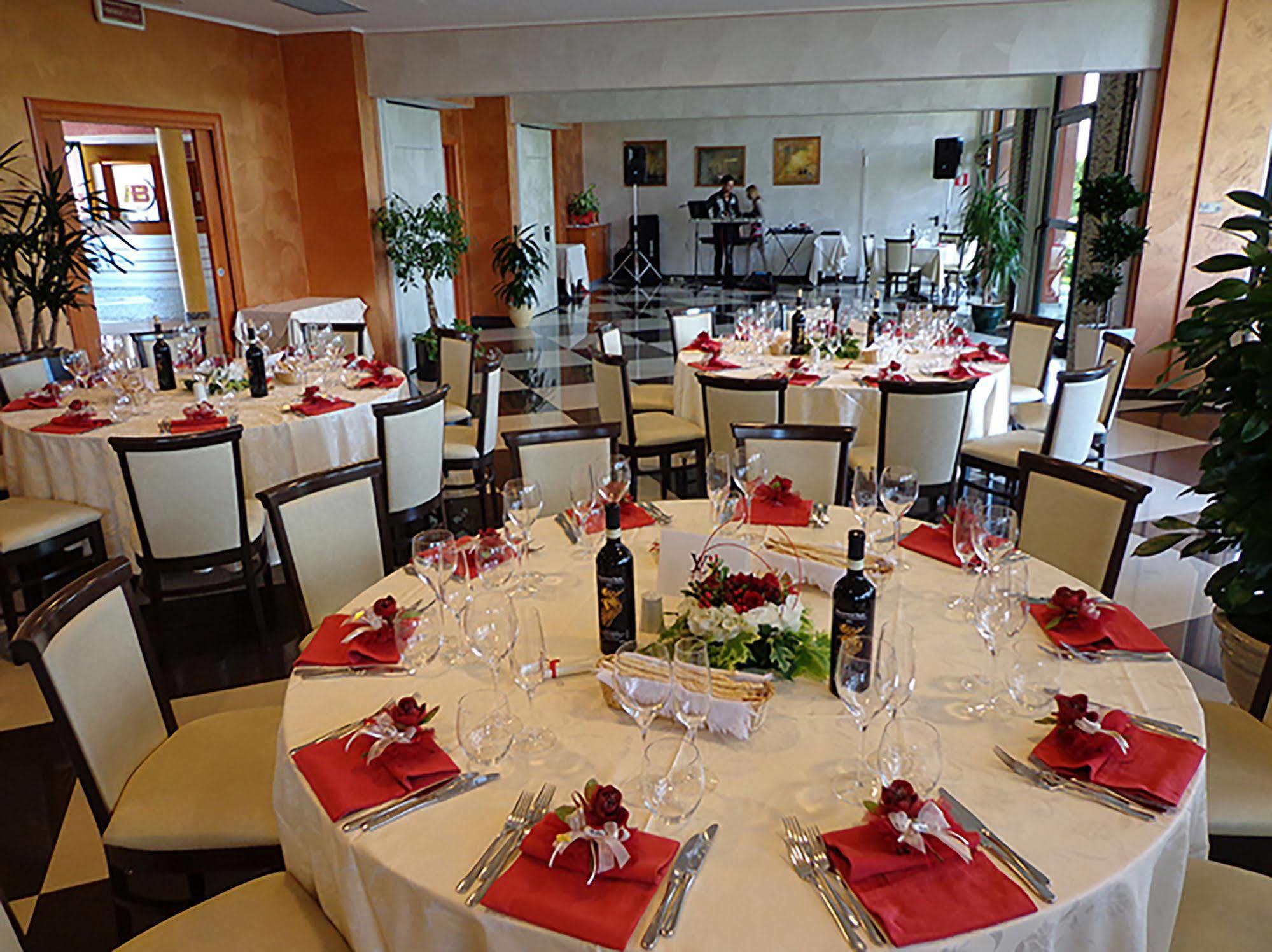 Hotel Brindor Poirino Ngoại thất bức ảnh