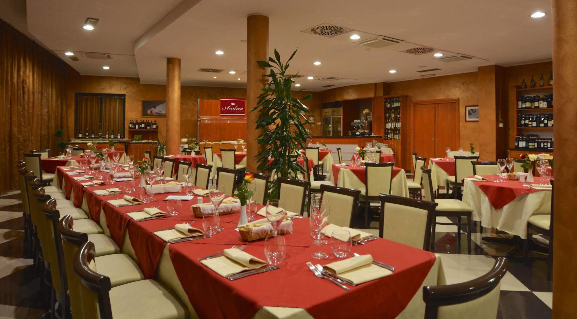 Hotel Brindor Poirino Ngoại thất bức ảnh