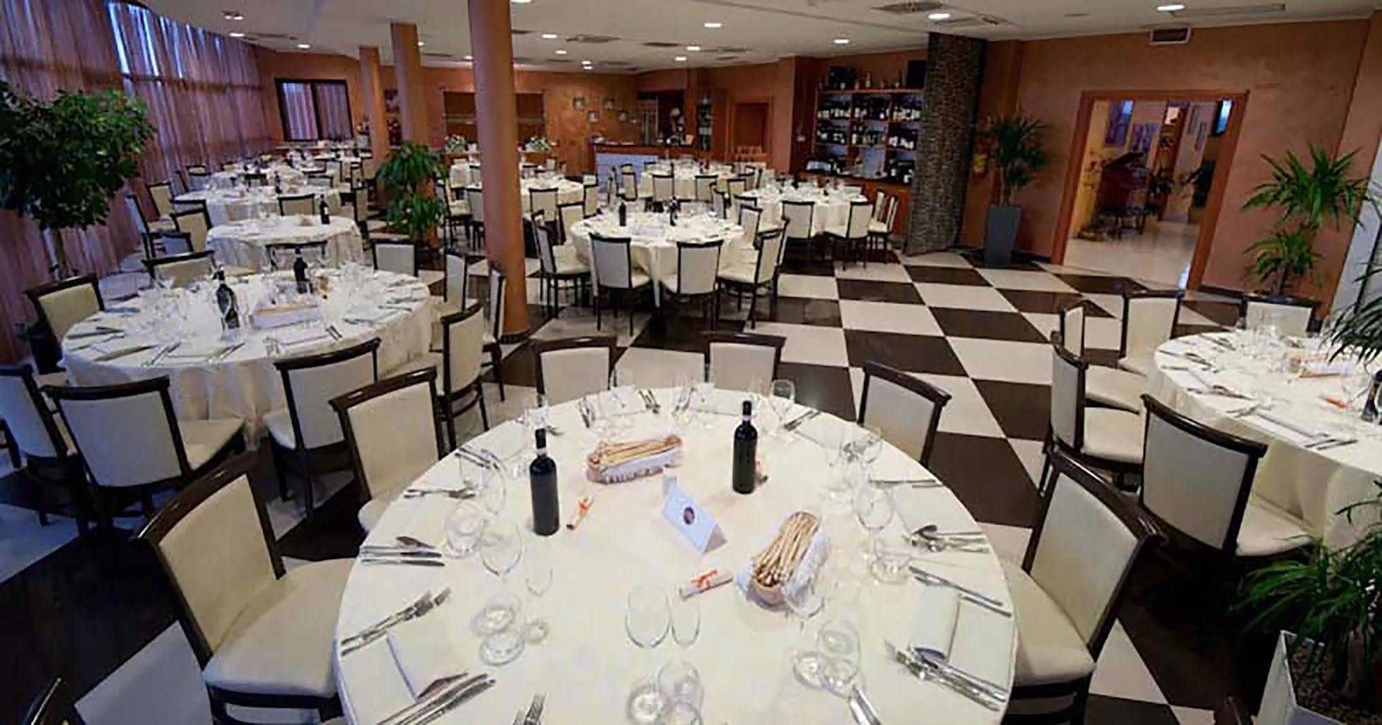 Hotel Brindor Poirino Ngoại thất bức ảnh