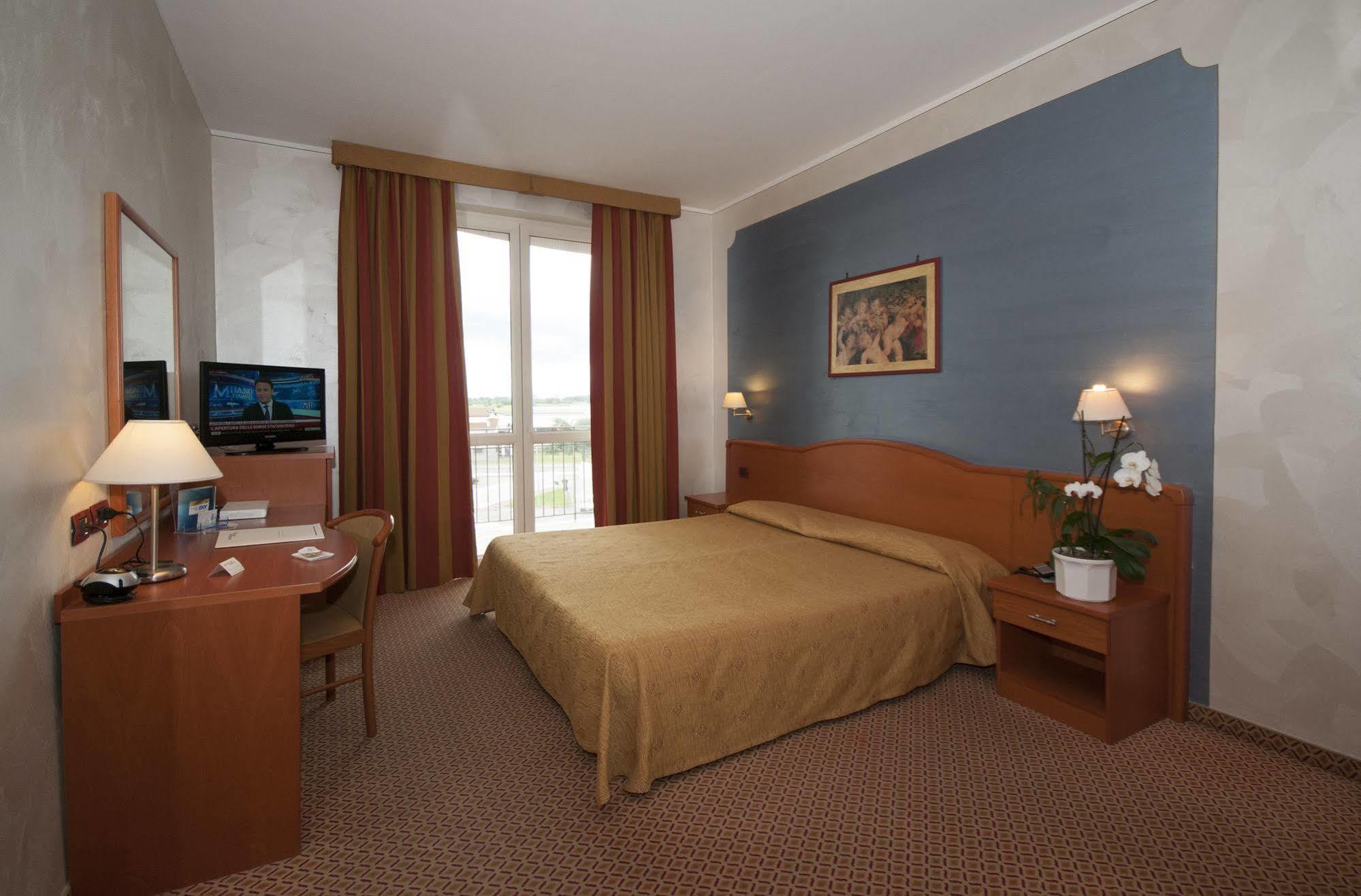 Hotel Brindor Poirino Ngoại thất bức ảnh