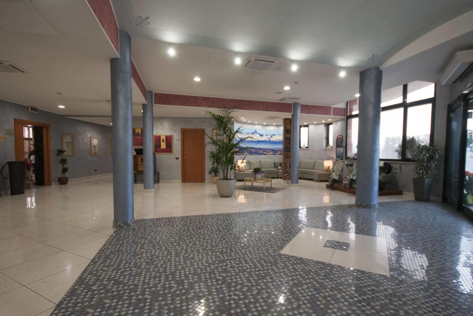 Hotel Brindor Poirino Ngoại thất bức ảnh