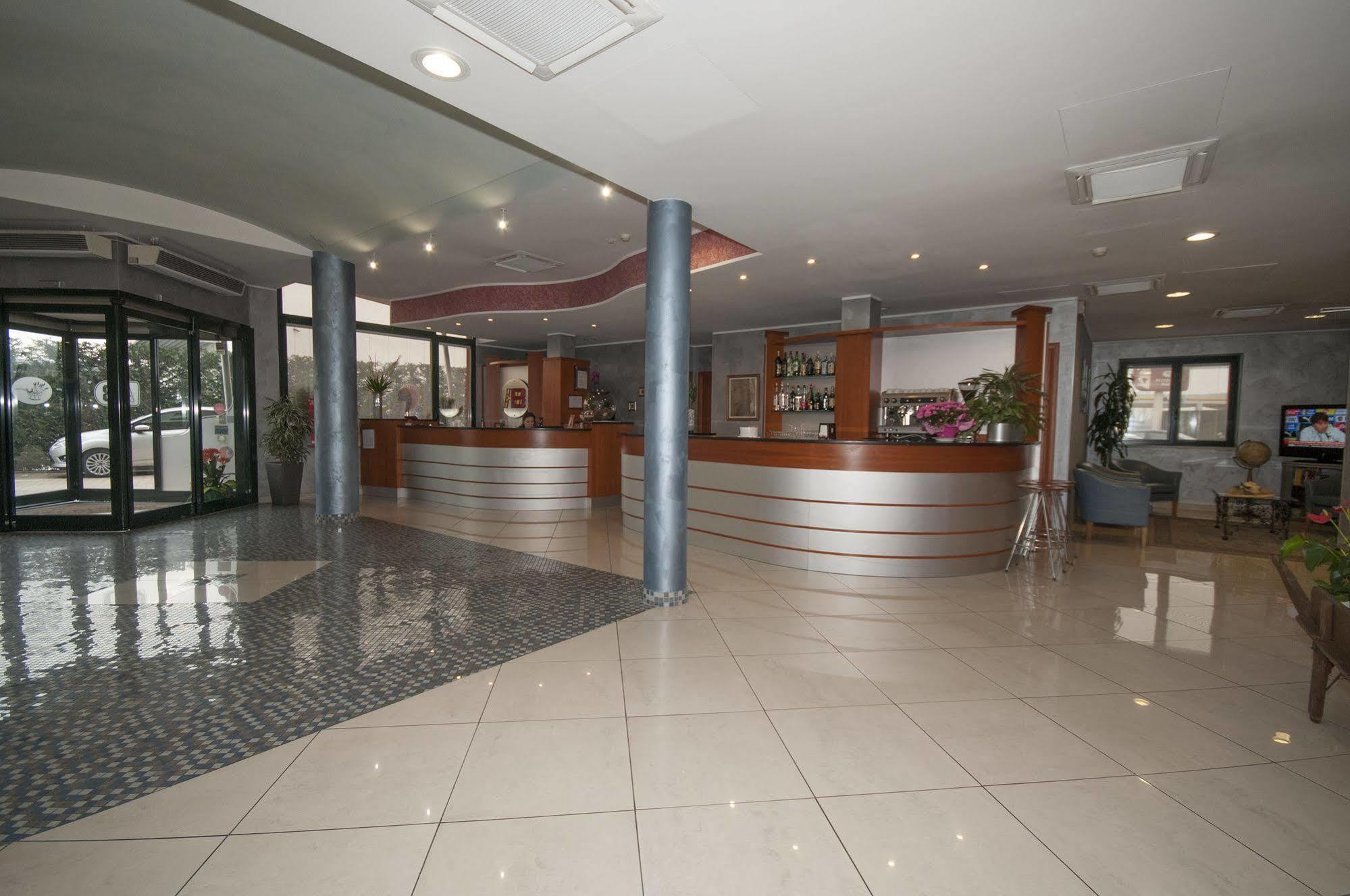 Hotel Brindor Poirino Ngoại thất bức ảnh