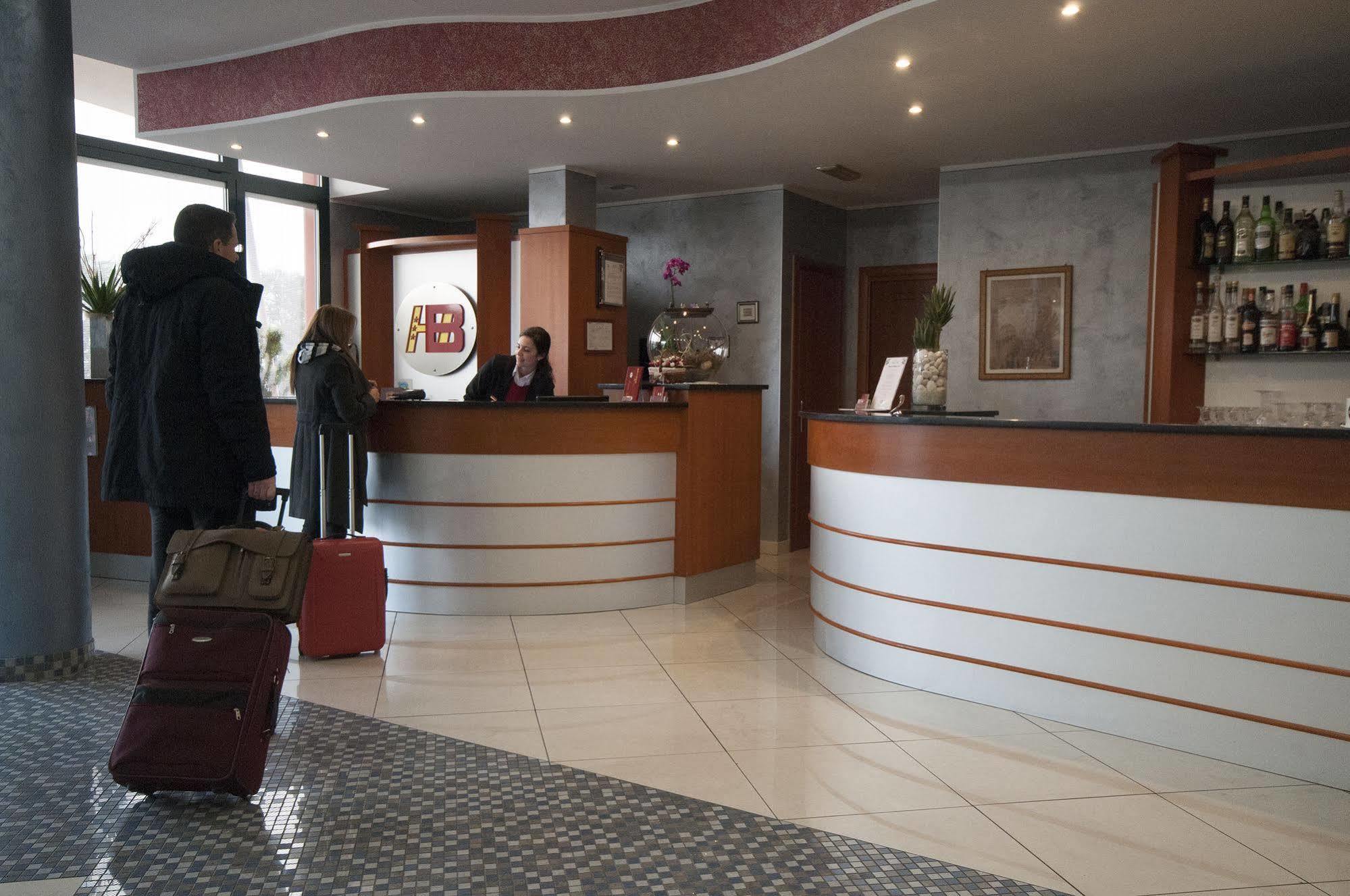Hotel Brindor Poirino Ngoại thất bức ảnh
